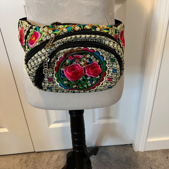 Cross Body / Belt bag - Picture 2 of 11